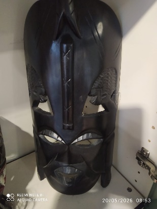 Maschera africana in legno scuro