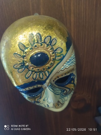 Maschera dorata con motivo solare