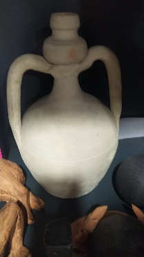 Anfora in terracotta bianca