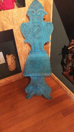 Sedia decorativa in legno dipinto
