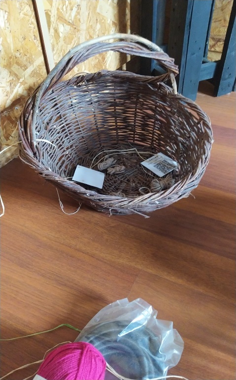 Paniere in vimini con manico