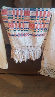 Asciugamano tessuto a mano con frange e motivo geometrico