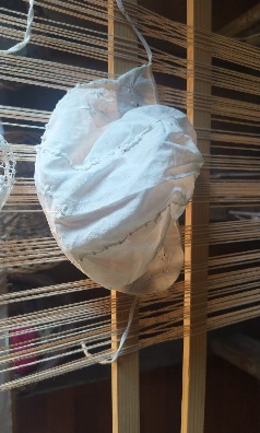 Cuffia in cotone ricamato